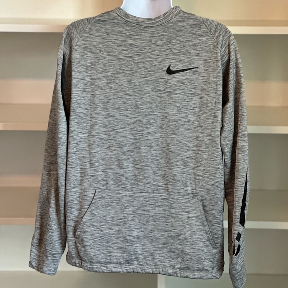 Nike Big Boys Comfort Dri-fit Fleece Training Top - Picture 3 of 8